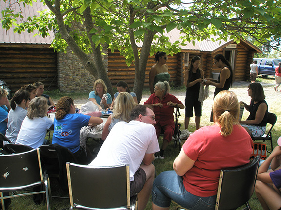 Teachers making baskets at a tabel outside